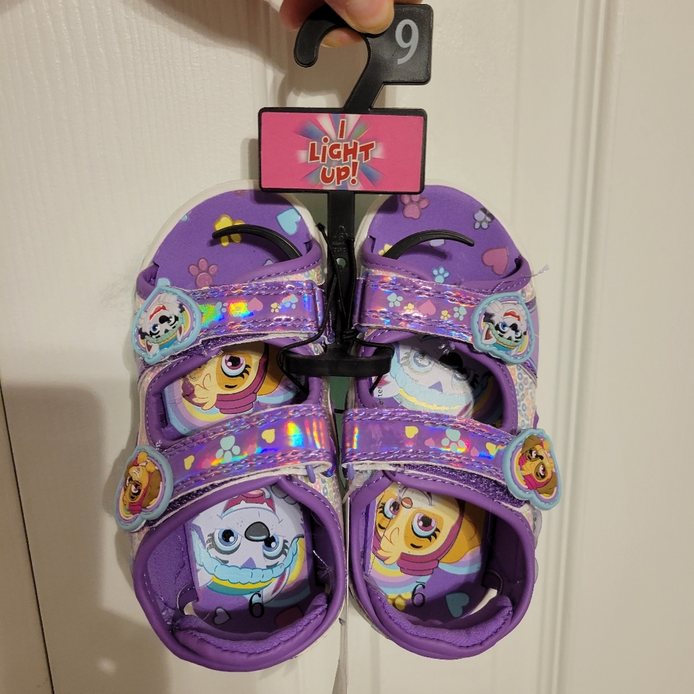 Paw Patrol toddler girls sandals size 9 Lights up.